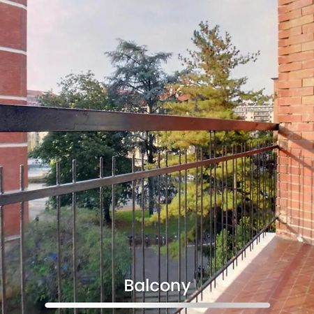 Metro Famagosta - Luminoso Appartamento Con Balcone Free Wifi & Parking Milaan Buitenkant foto